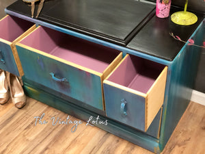 Beautiful Vintage Vanity Dresser