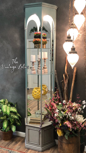 Beautiful Lighted Mirrored Curio