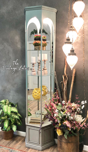 Beautiful Lighted Mirrored Curio
